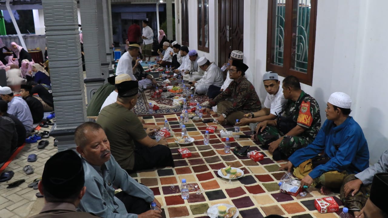 Sekda Buka Kegiatan Buka Puasa Bersama dan Pemberian Santunan Anak Yatim Warga Perum Talaga Mediterania Citraraya 2 IMG 20240325 WA0023