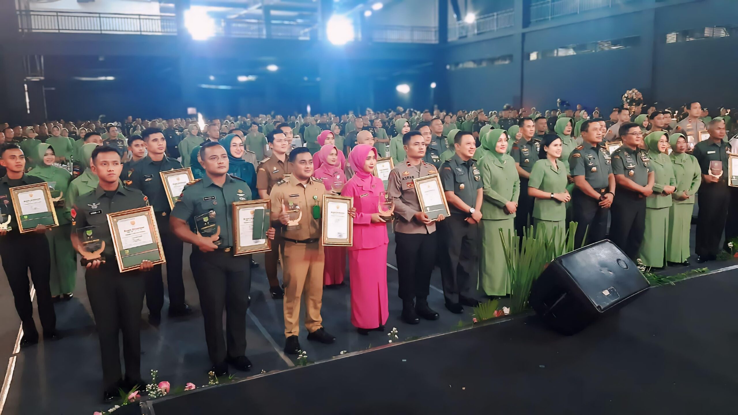 Lurah Cisauk Dapat Penghargaan Terbaik dan Tropi Pangdam Jaya/Jayakarta 1 IMG 20240530 WA0155 scaled