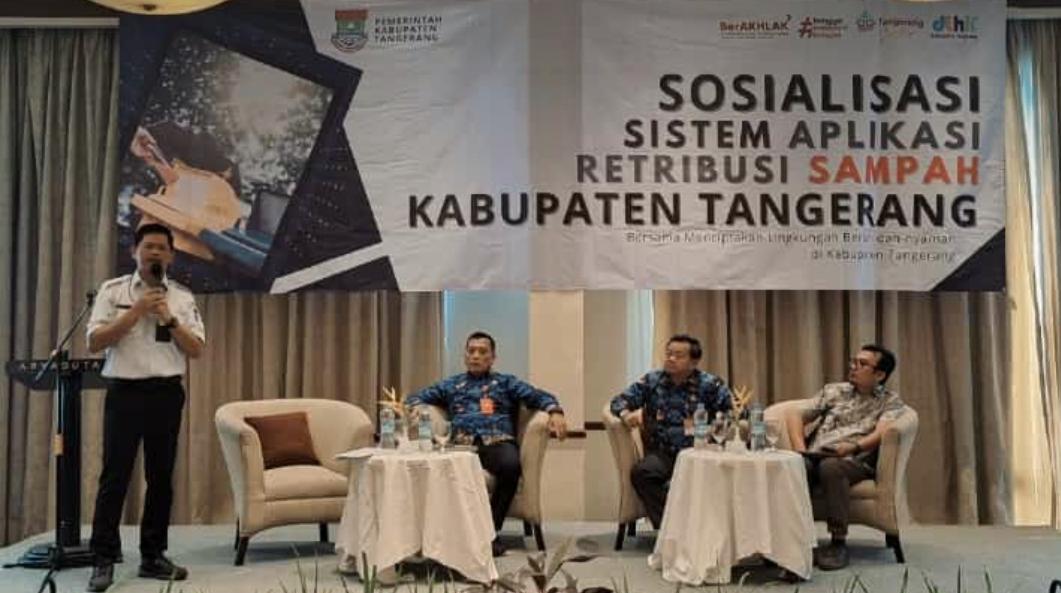 Tingkatkan Kesadaran dan Partisipasi Masyarakat, DLHK Gelar Sosialisasi Sistem Aplikasi Retribusi Sampah 1 IMG 20240717 WA0142