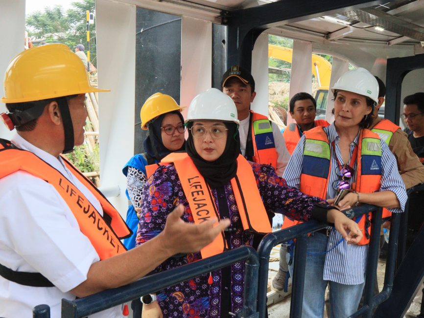 Tinjau Operasional TPS3R Tanjung Burung, Wabup Intan : Pengelolaan Sampah Memerlukan sinergi dan Kolaborasi dari Berbagai Pihak. 2 IMG 20250411 WA0127 1