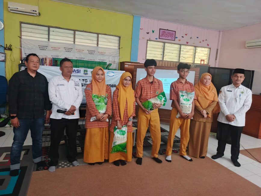 Mahasiswa Unpam Sosialisasi Cyber Bullying dan Santuni Siswa Yatim 1 IMG 20250507 WA0025