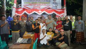 Ngariung Bareng Warga Perum Sodong Village, Kapolresta Tangerang Versus Ketua RW Tanding Catur 1 IMG 20250809 WA0096