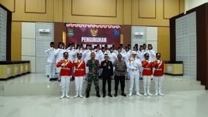 24 Anggota Paskibra Kecamatan Solear Dikukuhkan, Camat Sematkan Evolet dan Lencana Garuda 1 IMG 20250815 WA0089