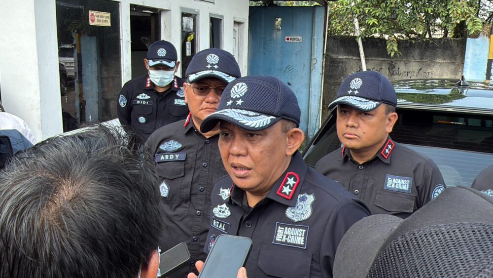 Menteri LH Tugaskan Deputi Gakkum Segel Pabrik Pemanfaatan Oli Bekas Ilegal di Tangerang 1 IMG 20260620 WA0157