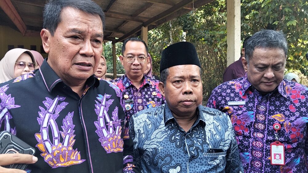 Bupati Tangerang Beri Nama Putri Warga Desa Solear 2 IMG20260611112146